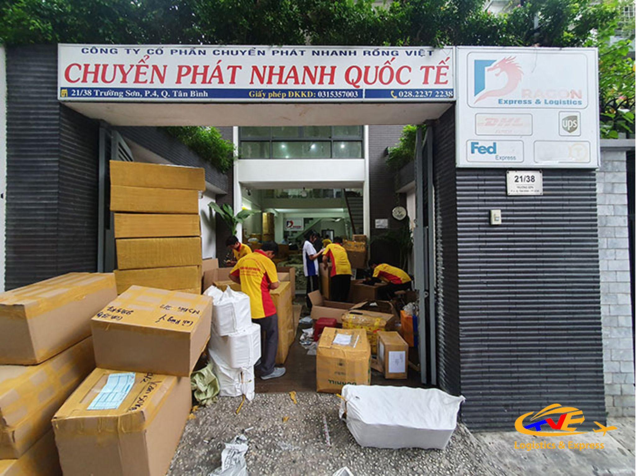 Top 10 Dịch Vụ Gửi Hàng Đi Mỹ Tại Tiền Giang - Nhanh Chóng, An Toàn, Giá Tốt Dragon Express - Đơn vị vận chuyển hàng hóa đi Mỹ chất lượng tại Tiền Giang.